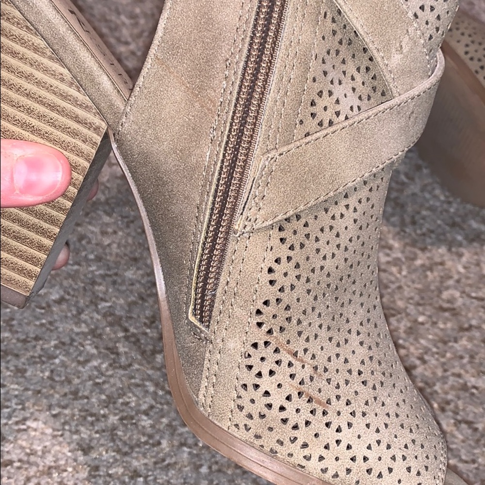 Open toe booties - Picture 4 of 5